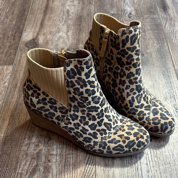Toms Sadie Classic Leopard Printed Suede Ankle Booties Women’s size 7 - Picture 2 of 14